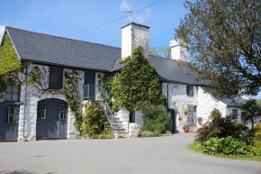 Dolgun Uchaf Historic B&B and Cottages in Snowdonia
